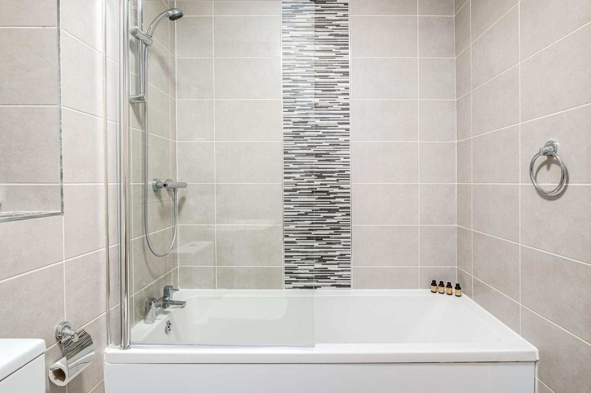 Pluxa Blue Sapphire Luxury Stay Free Parking Free Wifi - Walk Everywhere, Travel, Biz, Leisure Birmingham Exterior photo